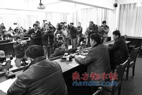 5日下午，河南蘭考縣召開新聞發(fā)布會(huì)，就民辦收養(yǎng)所火災(zāi)事故公開回應(yīng)。