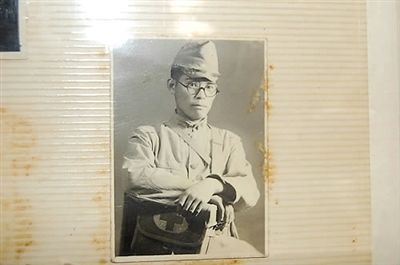 韓國媒體5月23日還公布了日本老兵松本正義當年在軍隊服役的圖片。