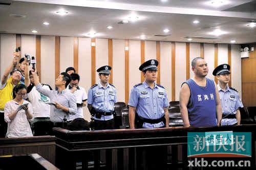 廣州市民政局民間組織管理局稽查處原處長(zhǎng)李軍犯猥褻兒童罪，被判處有期徒刑4年。記者 孫毅/攝