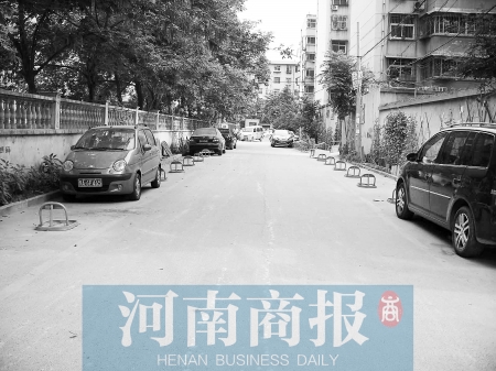 城市公共道路，成了很多人的“停車場(chǎng)” 記者 邱曉峰/攝