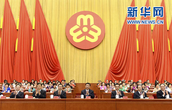 習(xí)近平、李克強、張德江、俞正聲、劉云山、王岐山、張高麗等在主席臺就座，祝賀大會召開。