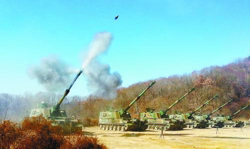 延坪島炮擊事件3周年之際，朝韓間口水仗不斷。圖為韓軍21日舉行應(yīng)對(duì)挑釁訓(xùn)練。