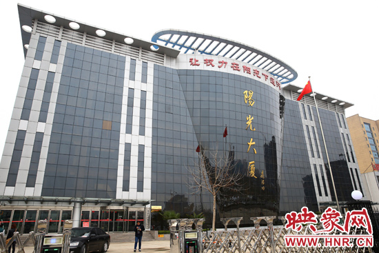 2011年4月，蘭考縣為民服務(wù)中心入住陽光大廈，目前，共有行政職能部門39個