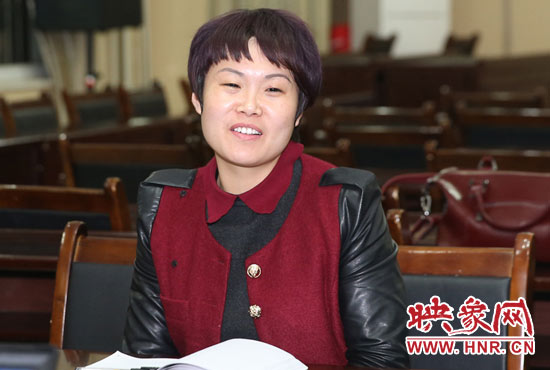 “焦裕祿式好干部”楊艷敏接受采訪。