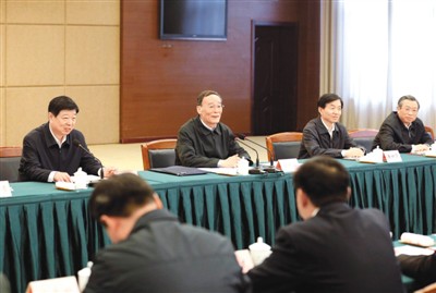 3月25日，王岐山在山東省臨沂市蒙陰縣主持召開蒙陰縣委常委擴(kuò)大會(huì)議。