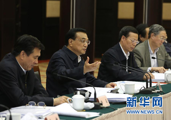 月28日，中共中央政治局常委、國務(wù)院總理李克強(qiáng)在重慶主持召開座談會(huì)