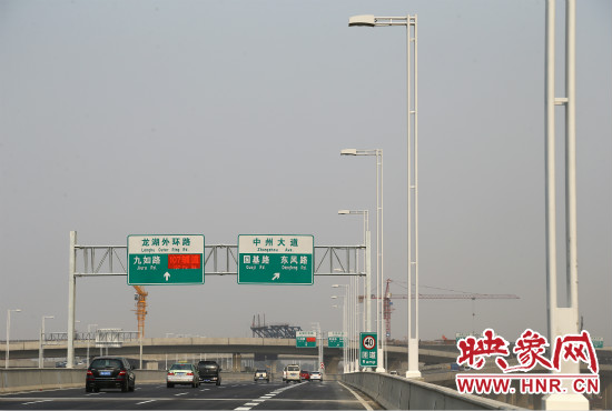 市民可通過(guò)北三環(huán)快速路高架橋直達(dá)東區(qū)。