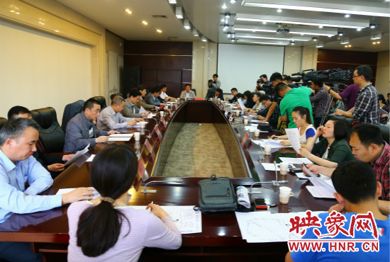 鄭州三環(huán)快速化工程通車(chē)新聞發(fā)布會(huì)現(xiàn)場(chǎng)。