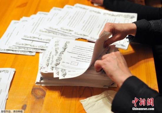 　　當(dāng)?shù)貢r(shí)間2014年5月11日，烏克蘭東部地區(qū)選舉工作人員開(kāi)始公投計(jì)票工作。