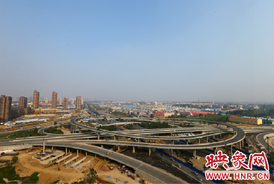 中州大道與南三環(huán)相接的立交橋，預(yù)計(jì)明年將建成通車。