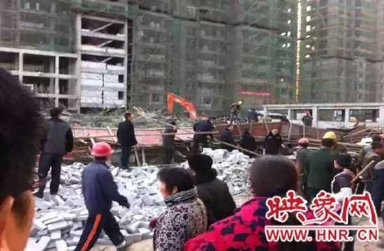 圖為事故現(xiàn)場情況，當(dāng)?shù)厝罕姽﹫D。