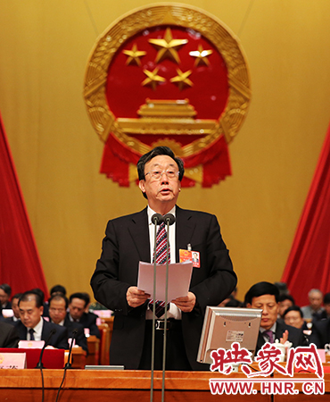 在表決通過各項(xiàng)決議后，省委書記、省人大常委會主任郭庚茂作出講話