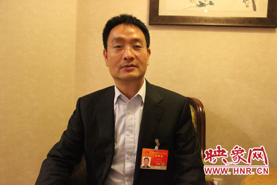 全國人大代表、輝縣市張村鄉(xiāng)裴寨社區(qū)黨總支書記裴春亮