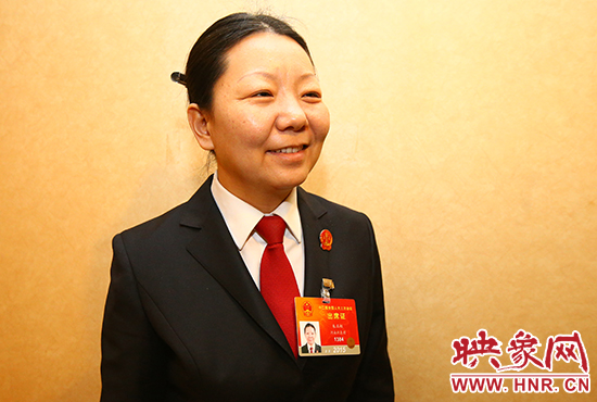 全國人大代表、河南省寶豐縣人民法院副院長、鬧店鎮(zhèn)法庭庭長朱正栩