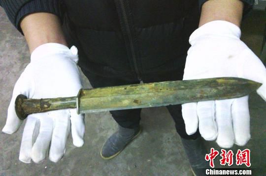 河南發(fā)掘戰(zhàn)國至東漢墓葬群 出土罕見青銅劍、戈（圖）