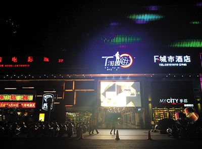 徐鋼在泉州市委書記任上將與他交往密切的商人引入泉州古城區(qū)開發(fā)文化創(chuàng)意產業(yè)。