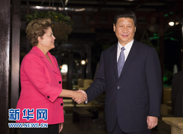 3月27日，國(guó)家主席習(xí)近平在南非德班會(huì)見(jiàn)巴西總統(tǒng)羅塞夫。新華社記者 蘭紅光 攝