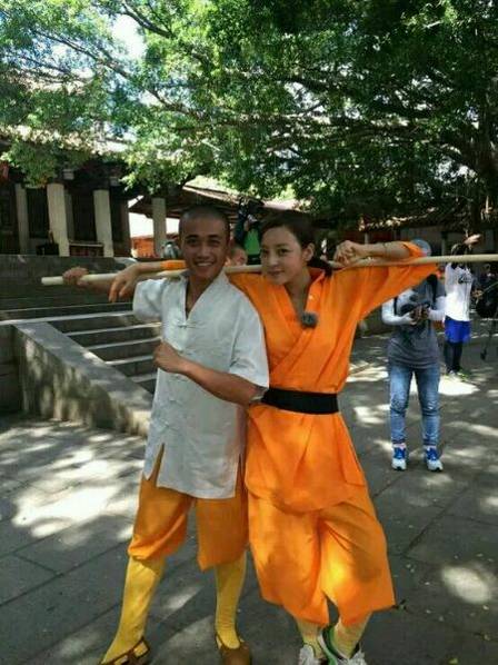 這些參加節(jié)目的女星當(dāng)中既有歌手，又有演員，都是時(shí)尚年輕且受歡迎的女星。