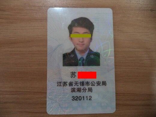 男子制作假經(jīng)查證在酒吧執(zhí)法。