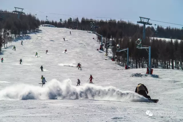 10歲男童滑雪墜崖身亡 滑雪場(chǎng)內(nèi)無監(jiān)控引家屬質(zhì)疑