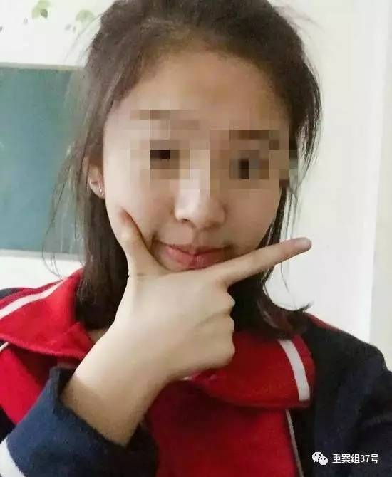 17歲高中男生教室里掐死女同學(xué)，被訴故意殺人和強(qiáng)奸