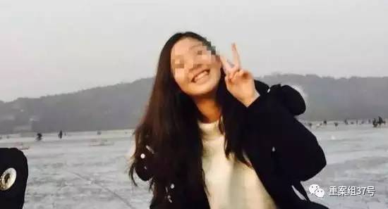 17歲高中男生教室里掐死女同學(xué)，被訴故意殺人和強(qiáng)奸