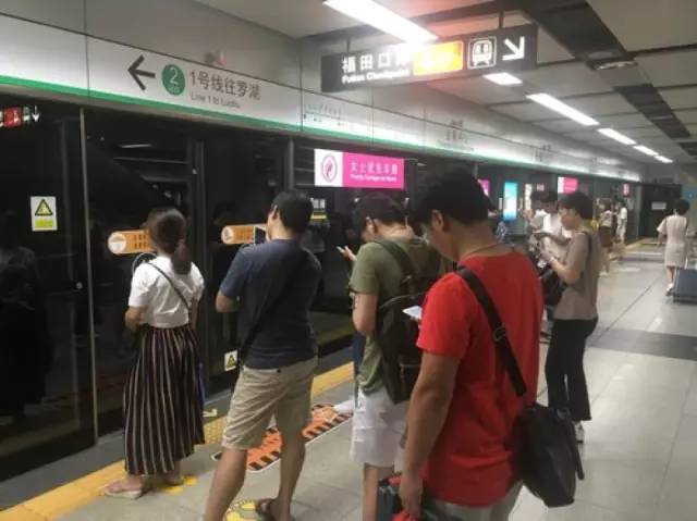 尷尬了！深圳地鐵首開女性車廂 結(jié)果塞滿男乘客