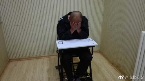  打人男子。圖片來源：青島市公安局市北分局官方微博