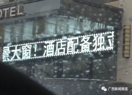 于是，民警將這一情況匯報(bào)給指揮中心，請(qǐng)求120醫(yī)護(hù)人員到達(dá)現(xiàn)場(chǎng)急救。