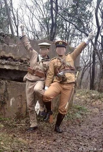 犯眾怒！兩男子抗日碉堡前扮日本兵拍照 警方介入