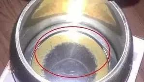 太惡心！女游客竟用酒店燒水壺煮自己的臟內(nèi)褲