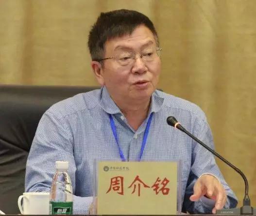 今次落馬的雷寒出生于1957年7月，其學(xué)習(xí)、工作都在重慶醫(yī)科大學(xué)。