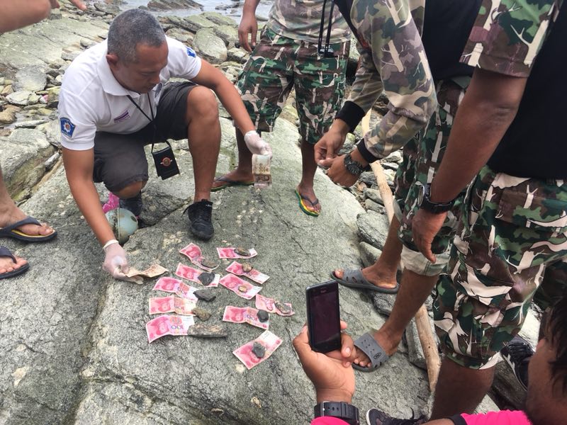  11日，泰方在打撈出的中國遇難者遺體的衣服內發(fā)現了人民幣。