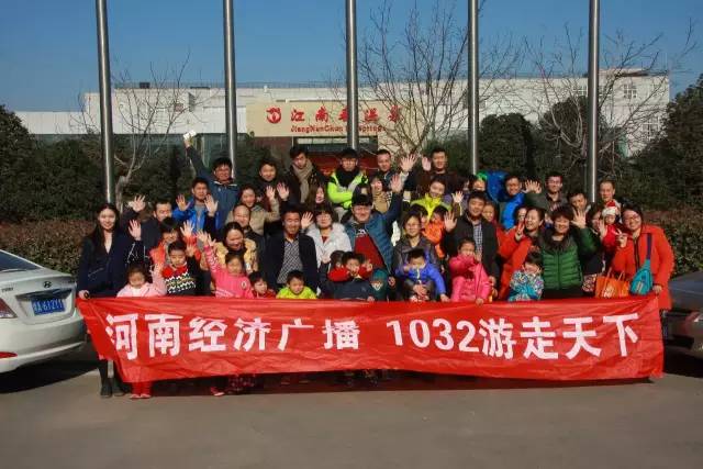 再來張“全家?！睖厝顒泳鸵_始了