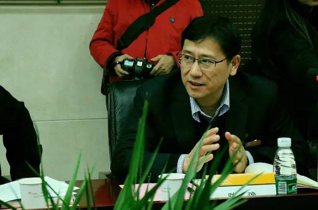 互動結(jié)束后華潤燃氣的陳豫總也對各位達人們提出的問題一一作出解答，可是讓大家伙兒們相當(dāng)滿意呢！
