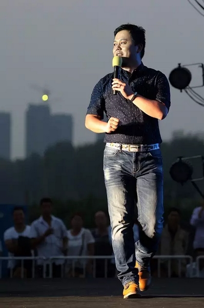 莫非此刻是在向前走還是向后移？