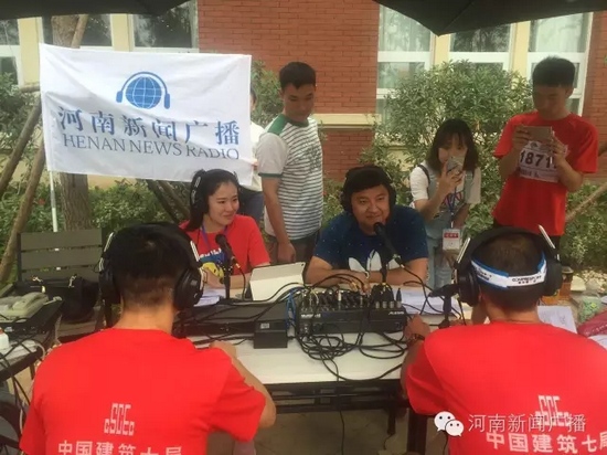 直播間被圍觀群眾包圍啦，是不是沒有看過我們的直播？