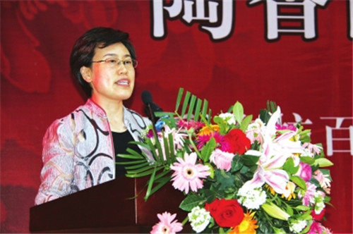 洛陽市委常委、組織部部長，洛陽市關(guān)心下一代工作委員會(huì)主任陳向平致辭