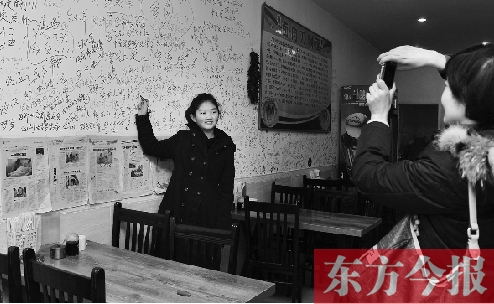 東方今報(bào)“一碗面的溫暖”還在延續(xù)，媒體和愛心人士的吃面接力熱情不減。