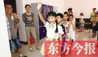 成長訓練營面試在東方今報發(fā)行中心舉行。圖為面試現(xiàn)場
