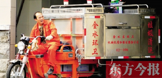 鄭州市金水區(qū)新添置的全封閉電動垃圾清運車，既實用又美觀