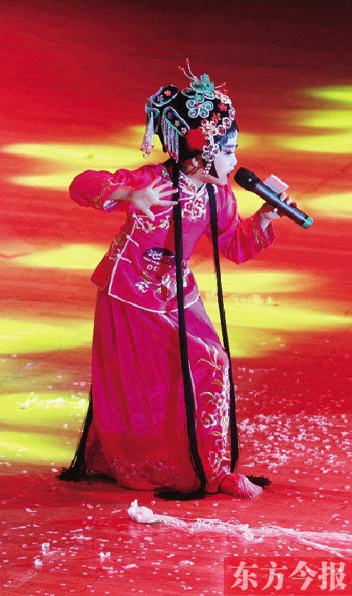 11月16日，《非常6+1》河南區(qū)總決賽現(xiàn)場，入圍選手們上演了一場精彩的比賽