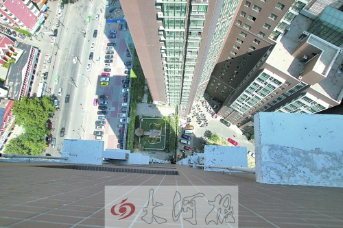 空中花園有水池有假山，還養(yǎng)有鴿子