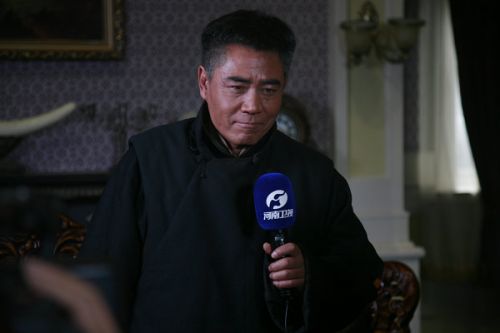 陳寶國(guó)接受河南衛(wèi)視專(zhuān)訪。