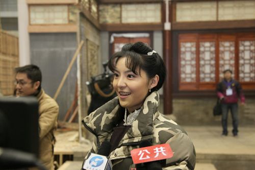 《大河兒女》演員接受媒體專(zhuān)訪。