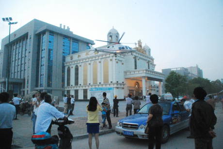 男子乘私人直升機從天津回鹽城過中秋