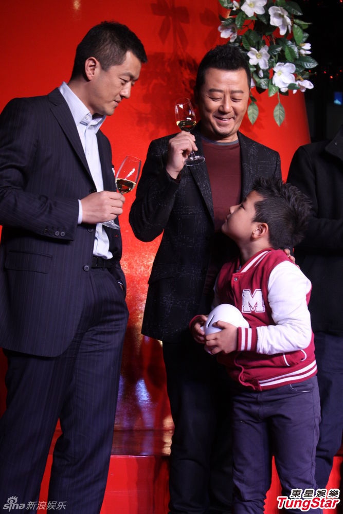 李亞鵬、郭濤父子相活動(dòng)