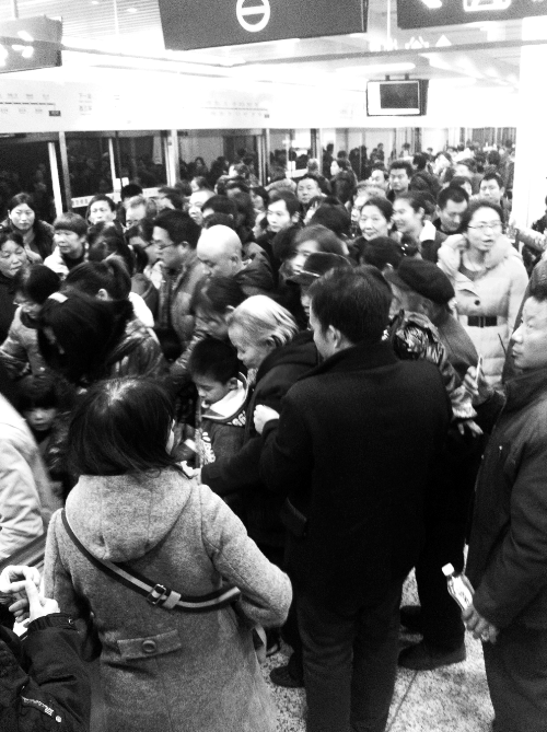 元旦當(dāng)天的客流量比開通首日多出一倍 元旦當(dāng)天的客流量比開通首日多出一倍