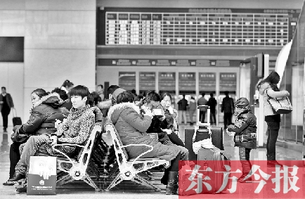 昨日，受天氣影響，多趟途經(jīng)和到達鄭州的高鐵晚點