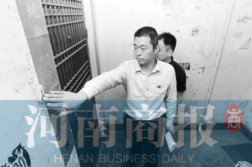 　來到馬某家，法官被拒之門外